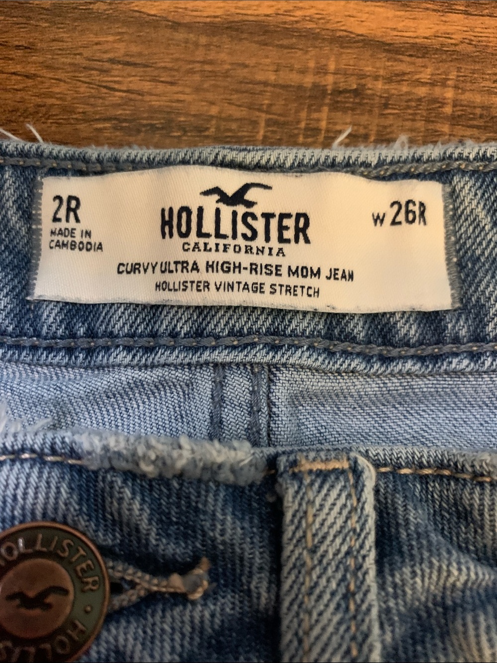 Hollister curvy Ultra High Rise Mom Jean light wash distressed Size 26 R - Picture 6 of 6